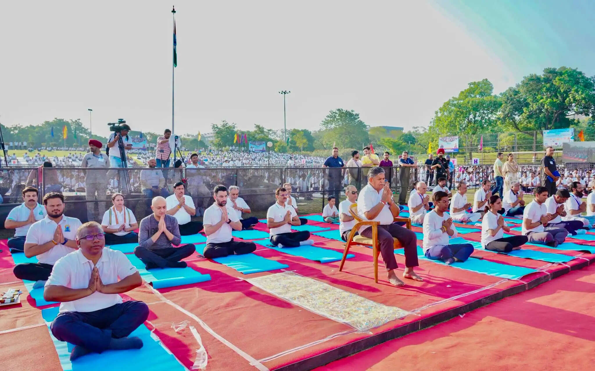 स्वास्थ्य एवं नशामुक्त समाज के निर्माण में योग की अहम भूमिका : राज्यपाल कटारिया