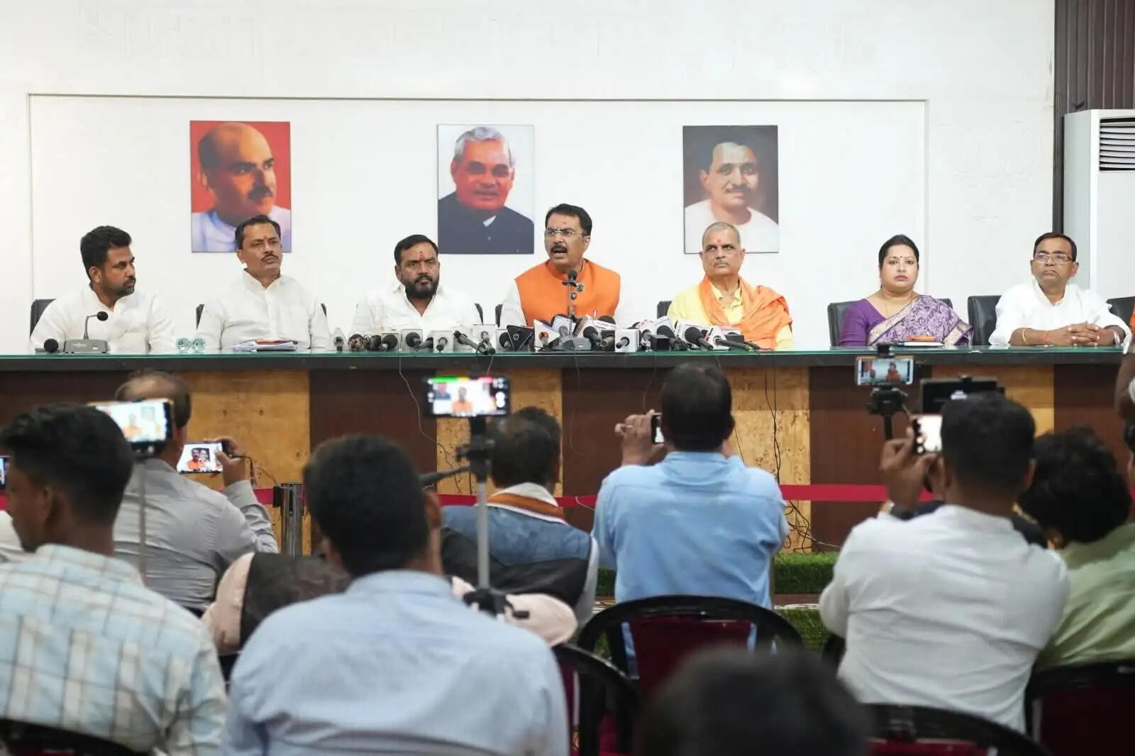 जनसंपर्क, स्वच्छता अभियान, जनकल्याण शिविर और विकसित भारत संकल्प सम्मेलन होंगे आयोजित: संजय सरावगी