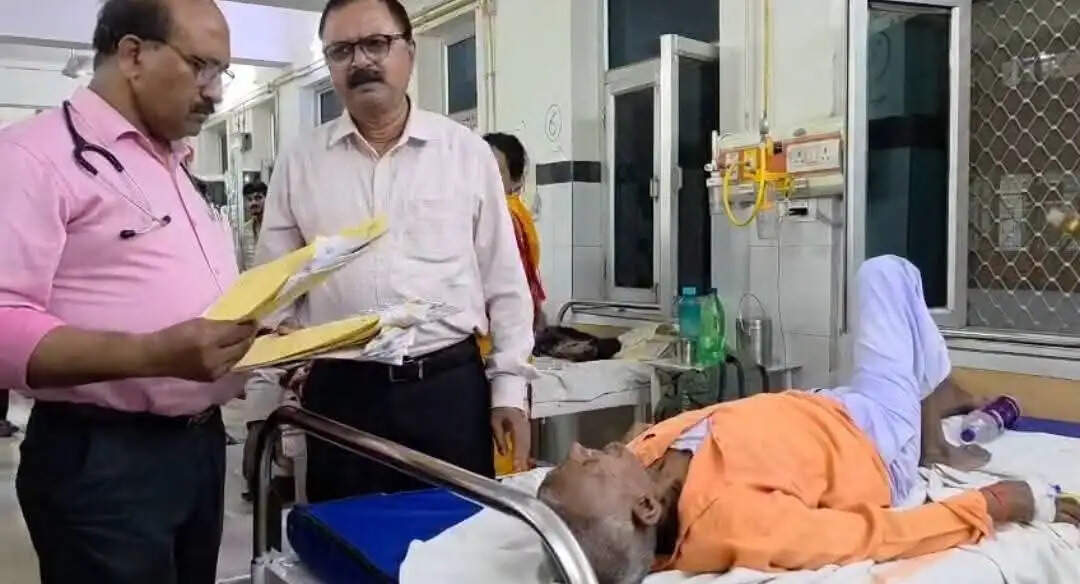 मैगी और तरबूज खाने से 11 लोग बीमार, 8 जिला अस्पताल में भर्ती