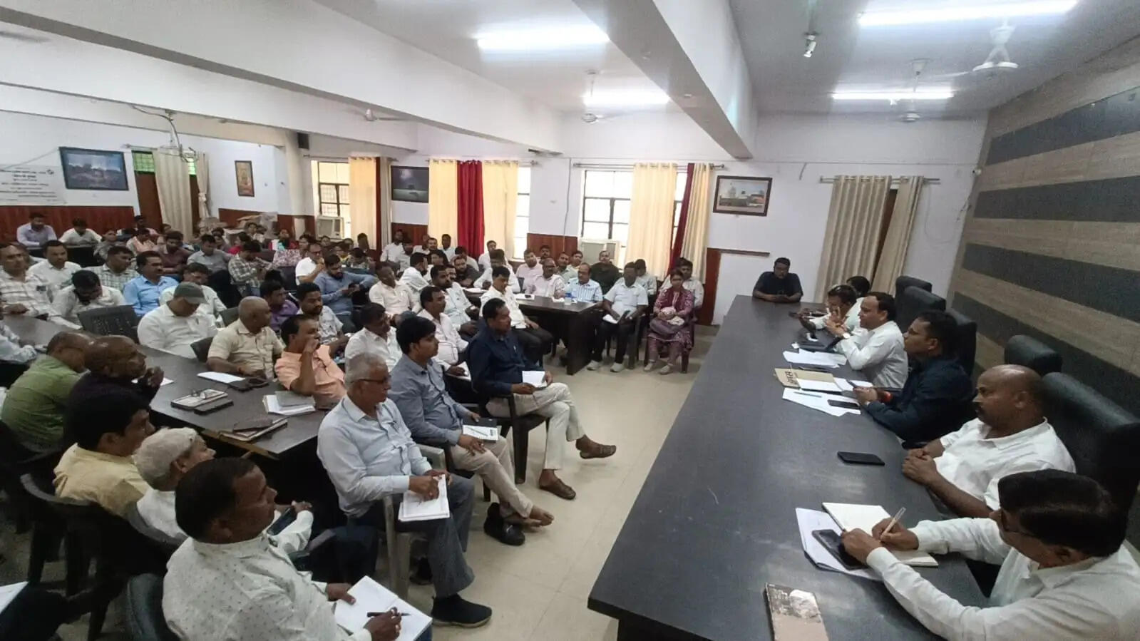 राजस्व कार्यों में लापरवाही पर एसडीएम सख्त, समयबद्ध निस्तारण के दिए निर्देश