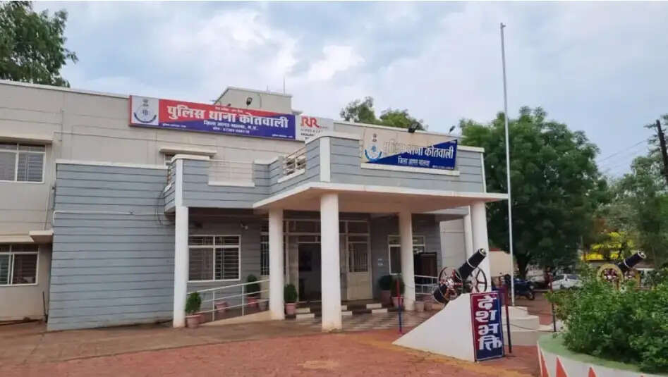 आगरमालवाः 2 किलो 300 ग्राम गांजा, कार व मोबाइल सहित 9.53 लाख का मशरुका जब्त, एक आरोपी गिरफ्तार