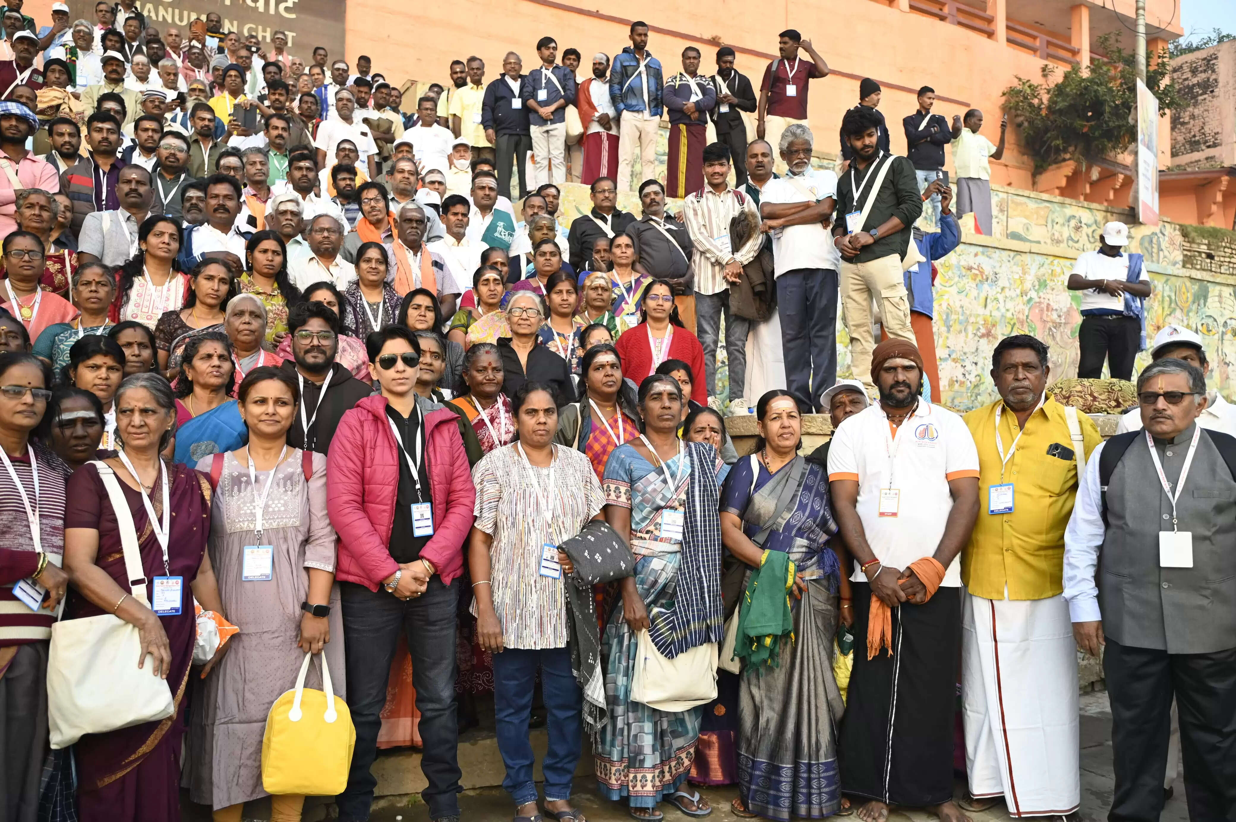 काशी तमिल संगमम-4.0 : हनुमान घाट पर तमिल दल ने गंगा में लगाई डुबकी