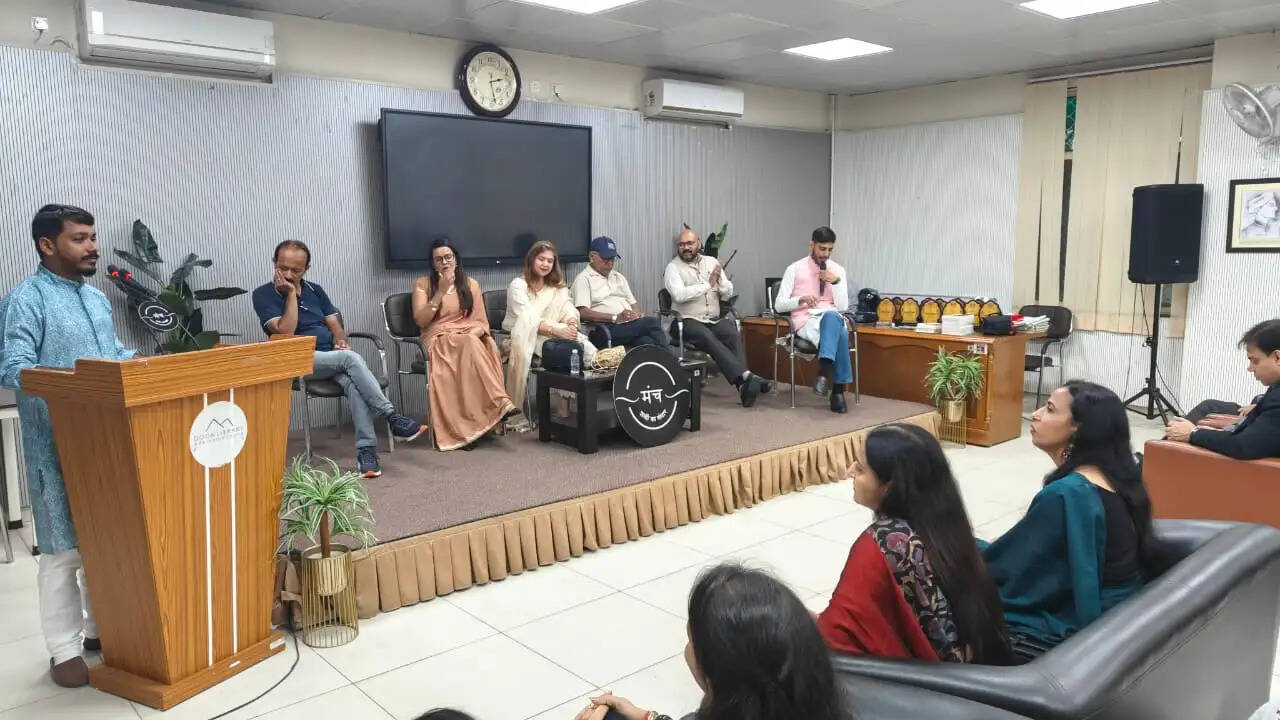 दून पुस्तकालय में ‘युवा कवि सम्मेलन’ का आयोजन