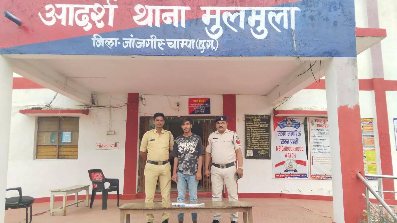 जांजगीर-चांपा: बीच सड़क पर छुरा लहराकर राहगीरों को डरा रहा था युवक,गिरफ्तार