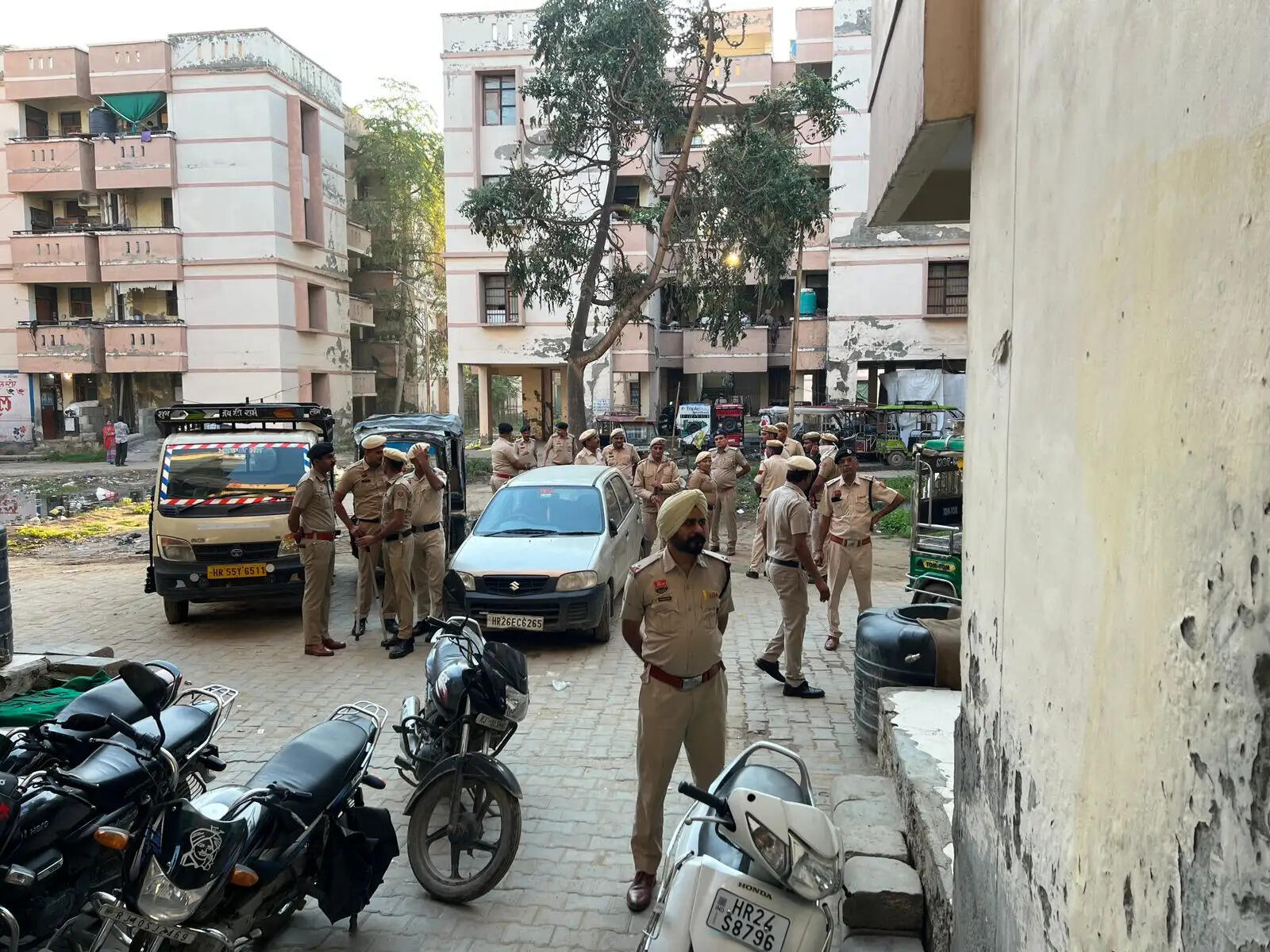 सिरसा: पुलिस की 57 टीमों ने शहर में चलाया सर्च अभियान