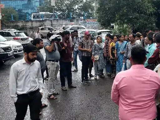 भोपाल:&nbsp;डीएलएड अभ्यर्थियों ने डीपीआई पहुंचकर नियुक्ति की मांग उठाई, भर्ती से बाहर किए जाने पर जताई आपत्ति