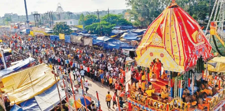 भगवान जगन्नाथ, भाई बलभद्र और बहन सुभद्रा मौसीबाड़ी से पहुंचे अपने धाम