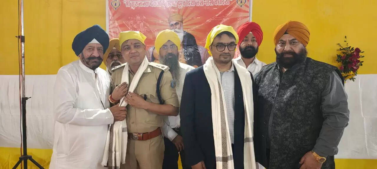 प्रकाशोत्सव को लेकर सजा विशेष दीवान, डीसी और एसपी ने टेका मत्था