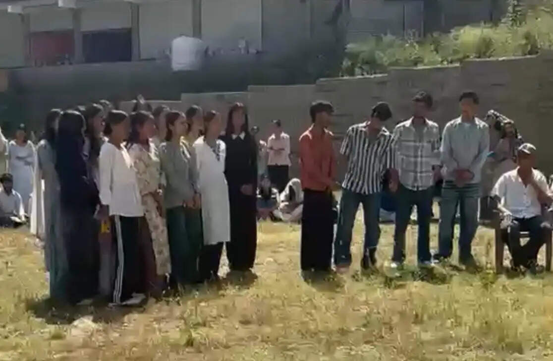 संविधान की प्रस्तावना के विभिन्न शब्दों की सार्थकता छात्रों तक पहुंचाने की पहल