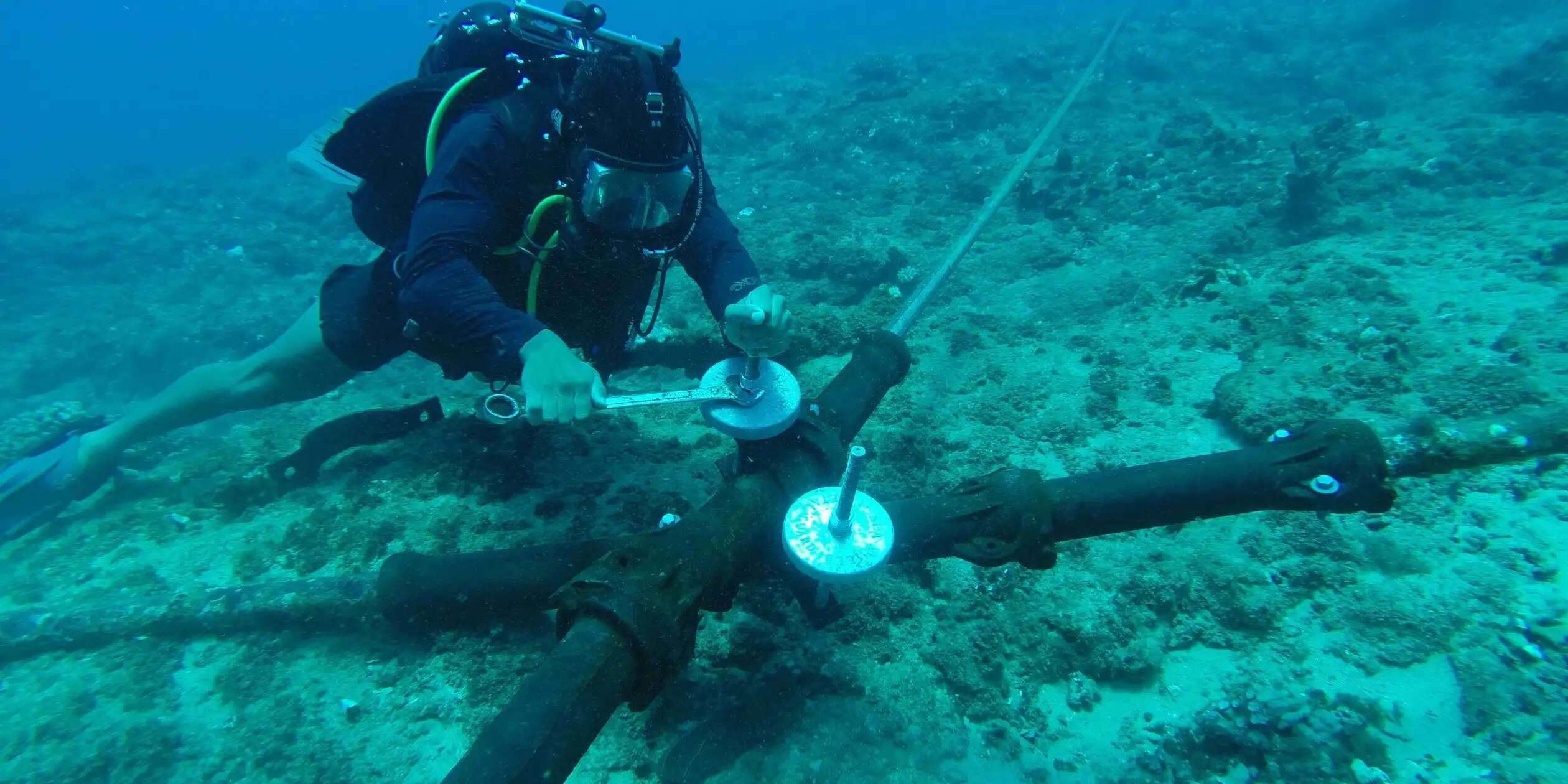 वैश्विक कनेक्टिविटी की डिजिटल जीवनरेखा की सुरक्षा