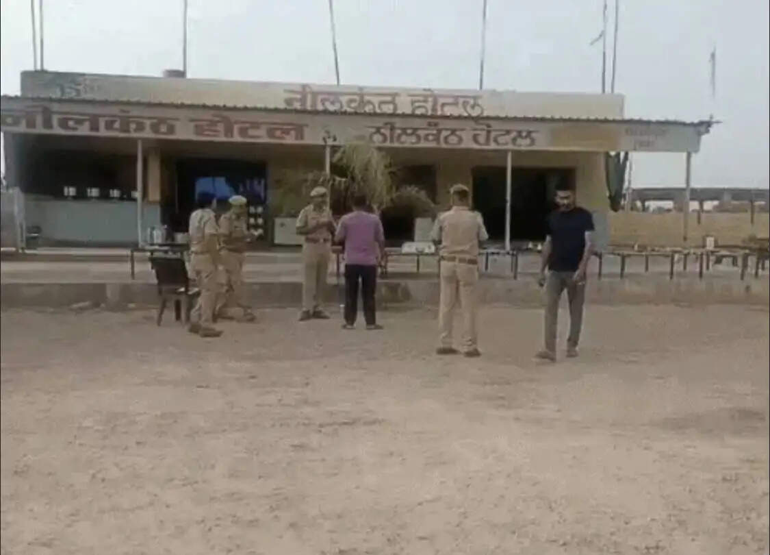 खाना परोसने में देरी पर होटल संचालक को मारी गोली, जोधपुर ले जाते समय एंबुलेंस पलटी; मौत