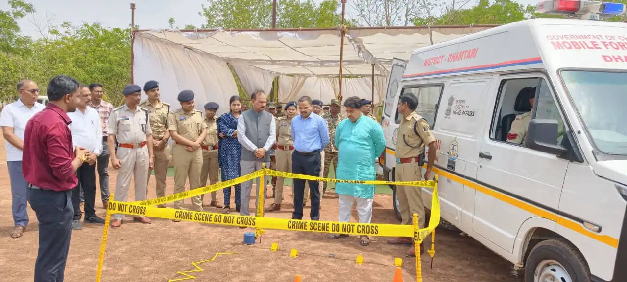 धमतरी पुलिस को मिली अत्याधुनिक हाईटेक एफएसएल मोबाइल यूनिट वैन, घटनास्थल पर ही होगी वैज्ञानिक जांच