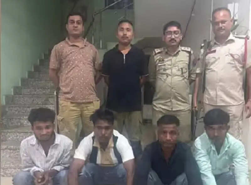 सर्कल ऑफिस का कर्मचारी बनकर ठगी करने वाले चार व्यक्ति गिरफ़्तार