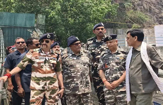 गृह राज्य मंत्री ने भारत-नेपाल सीमा का किया दौरा, जवानों का बढ़ाया मनोबल