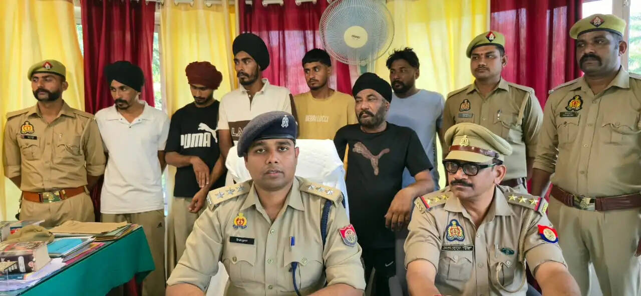 60 लाख की अफीम के साथ 6 तस्कर गिरफ्तार, स्विफ्ट कार से कर रहे थे सप्लाई