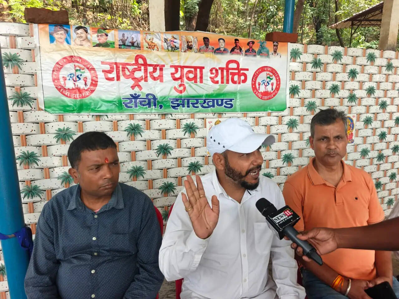 पहाड़ी मंदिर पर कुछ लोगों ने किया एकाधिकार, होगा आंदोलन : उत्तम