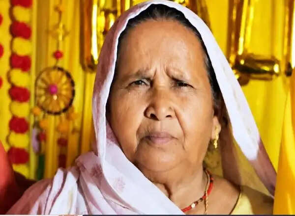 लखनऊ: कमरे के अंदर बिस्तर पर मृत मिली बुजुर्ग महिला, गला&nbsp;रेतकर&nbsp;हत्या