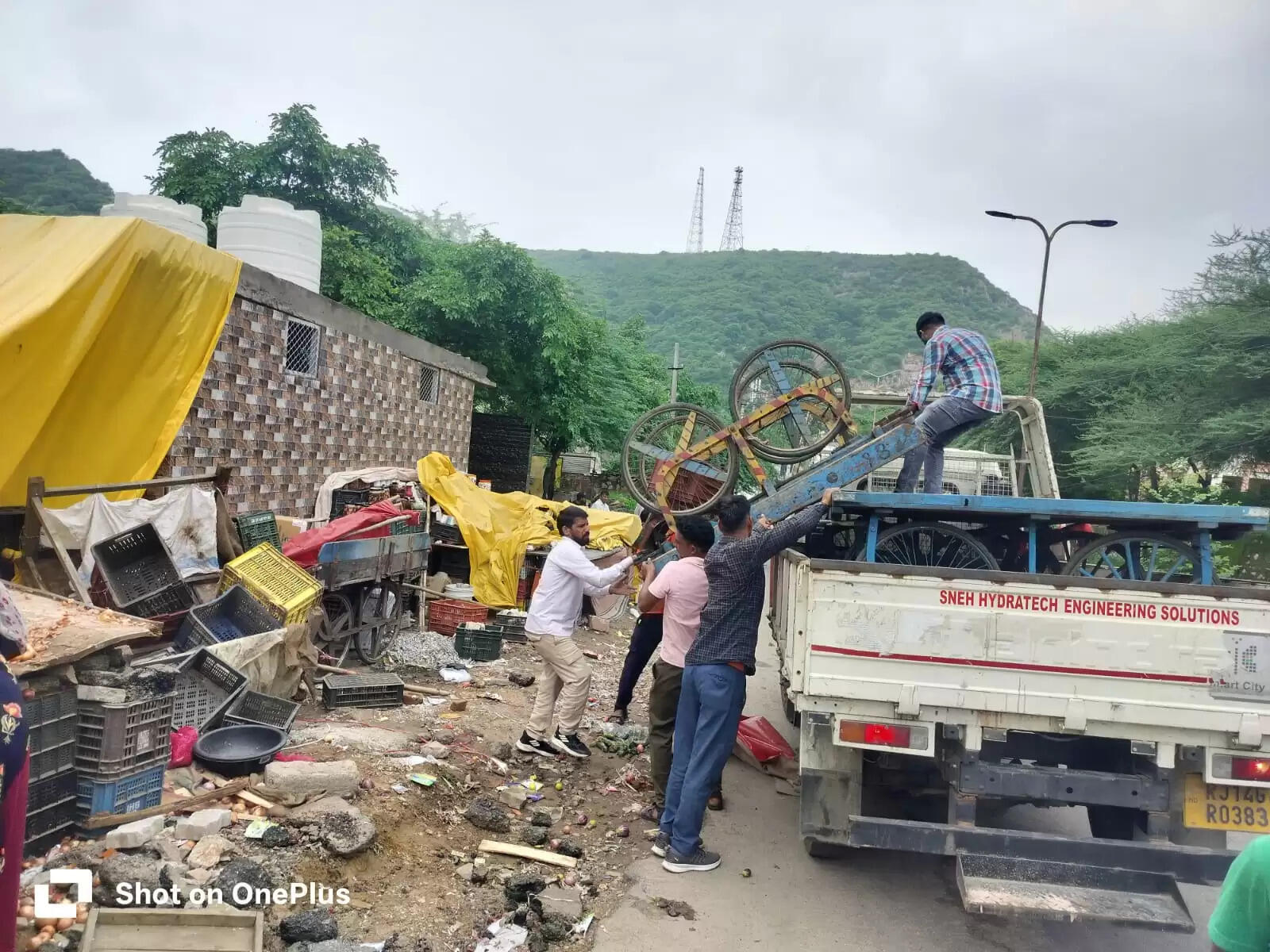 ग्रेटर निगम की सतर्कता शाखा ने हटाए अस्थाई अतिक्रमण