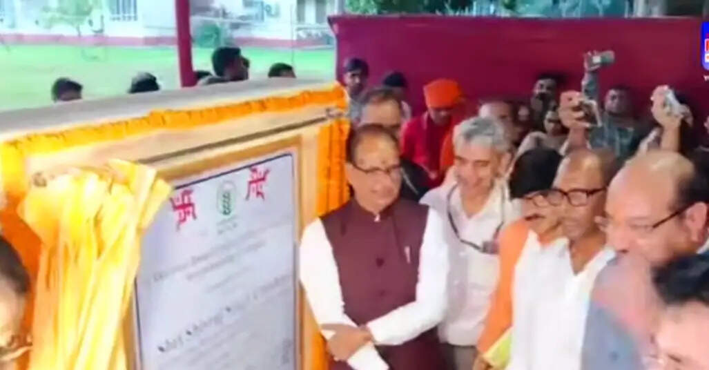 बंगाल : बैरकपुर जूट अनुसंधान संस्थान पहुंचे केंद्रीय कृषि मंत्री शिवराज सिंह चौहान