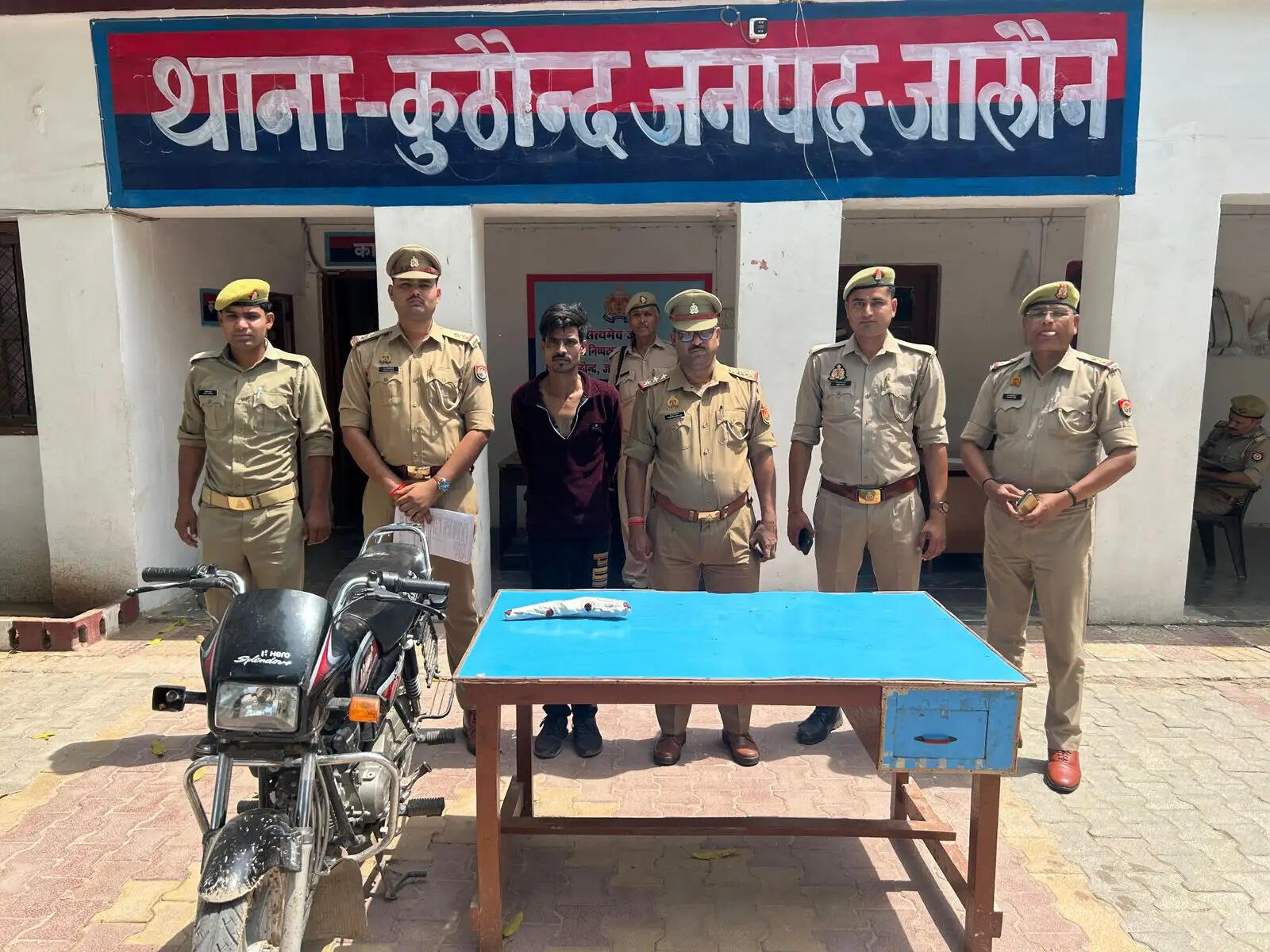 थाना के पीछे से बाइक चुराने वाला चोर गिरफ्तार
