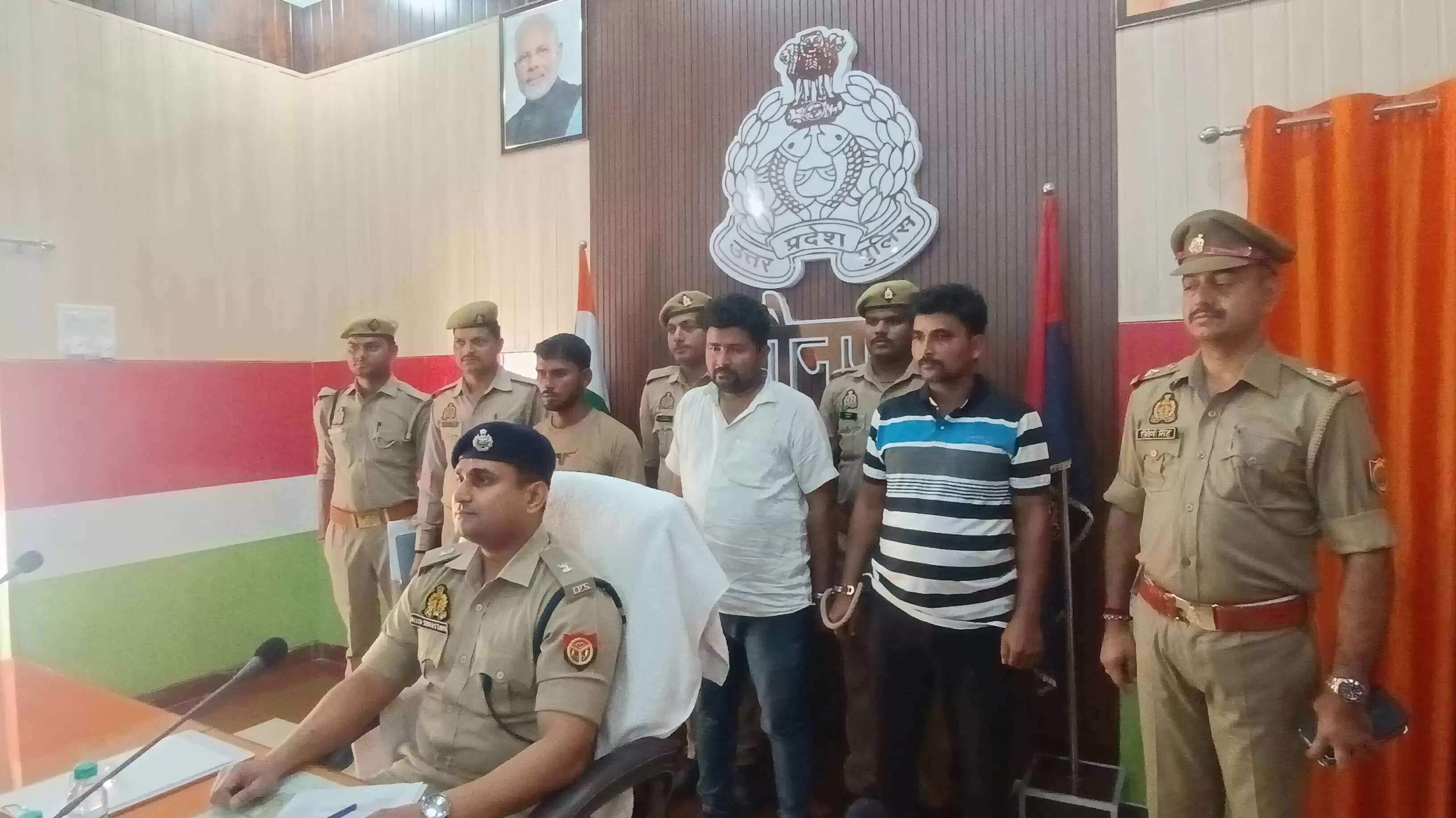 पुलिस मुठभेड़ में तीन गोतस्कर गिरफ्तार