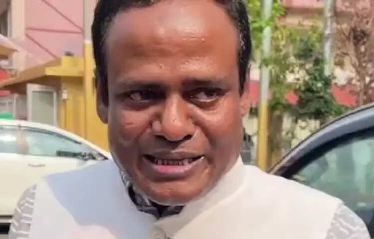 असम में एआईयूडीएफ के विधायक करीमुद्दीन बरभुइयां ने पार्टी छोड़ी