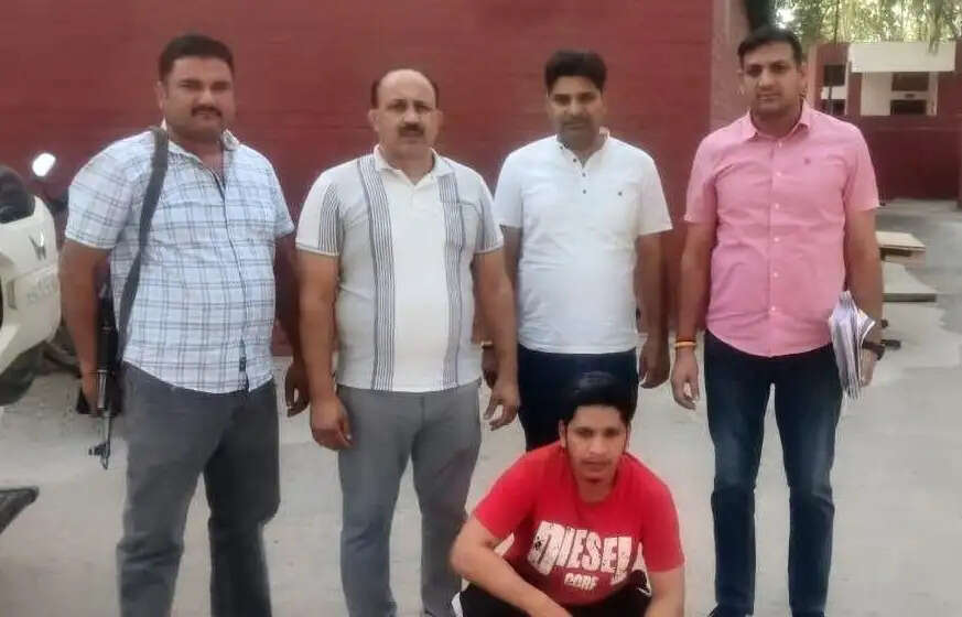 अवैध हथियार सप्लाई करने के आरोपी को तिहाड़ से प्रोक्डशन वारंट पर लाई पानीपत पुलिस