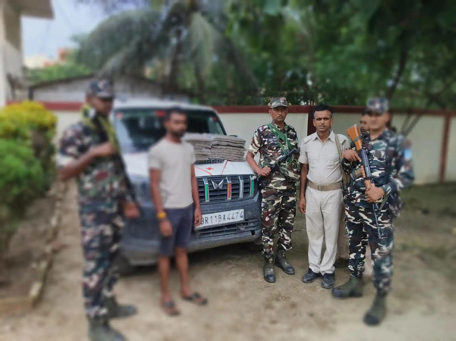 तस्करी के 18 किलो गांजा के साथ स्कॉर्पियो सवार तस्कर गिरफ्तार