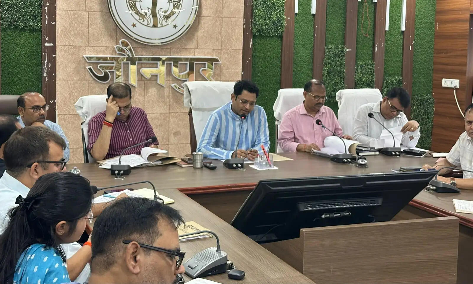 वाराणसी खंड स्नातक-शिक्षक एमएलसी चुनाव की तैयारियां तेज, जौनपुर में 61,953 मतदाता करेंगे मतदान