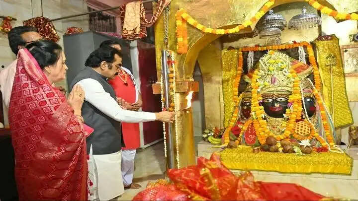 जबलपुरः मंत्री राकेश सिंह ने किए मां त्रिपुर सुंदरी के दर्शन-पूजन