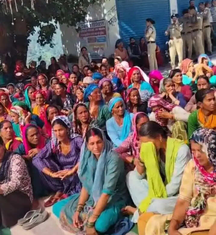 एक माह से लापता विवाहिता, ग्रामीणों में आक्राेश