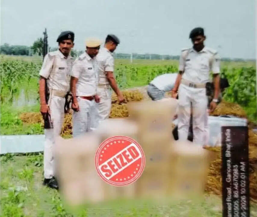 खेत से 81 लीटर विदेशी शराब बरामद