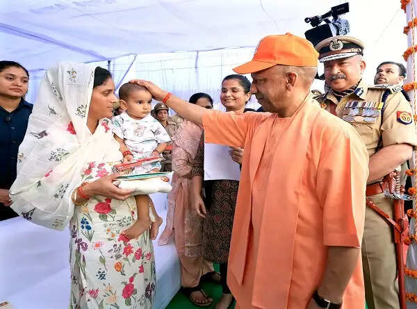 पुलिसकर्मियों का मोटरसाइकिल भत्ता 700 से बढ़कर हुआ एक हजार, सीएम याेगी ने की तीन महत्वपूर्ण घोषणाएं