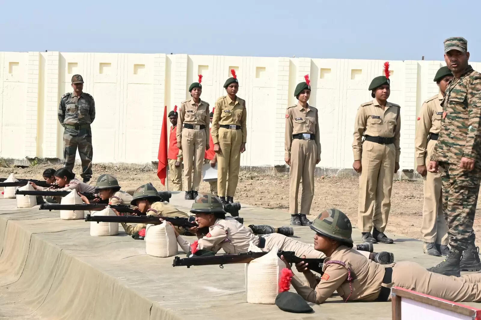 एनसीसी विद्यार्थियों के सर्वांगीण विकास का सशक्त माध्यम: कुलपति प्रो. वंदना सिंह