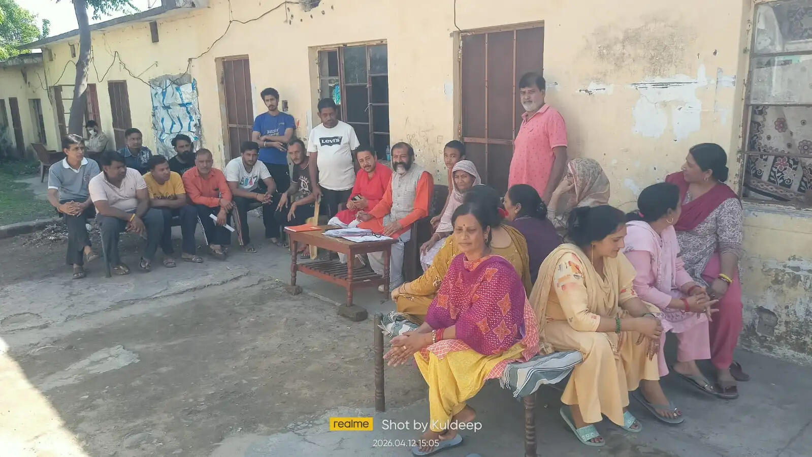 लोगों को दी राशन कार्ड, लेबर कार्ड व सरकारी योजनाओं की जानकारी