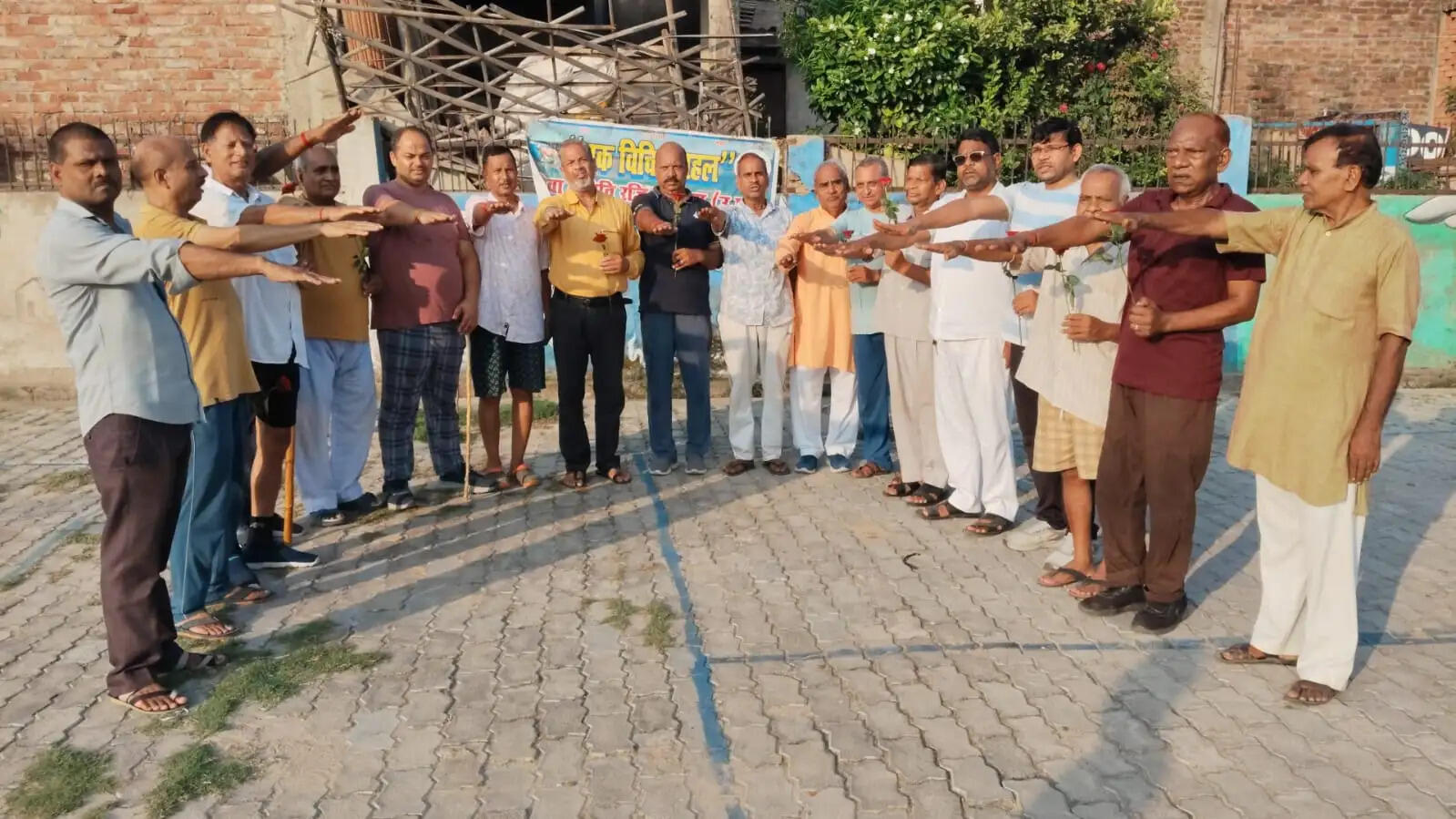 अंतरराष्ट्रीय मित्रता दिवस पर अभिनंदन कार्यक्रम का भव्य आयोजन, पुष्प भेंट कर निभाई मित्रता की मिसाल