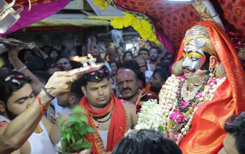 उज्जैन में सावन के अंतिम सोमवार धूमधाम से निकली महाकाल सवारी, चार स्वरूपों में भक्तों को दिए दर्शन