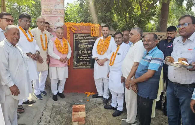 सोनीपत में विधायक व मेयर 82 लाख रुपये से पार्कों का नवीनीकरण शुरु करवाया