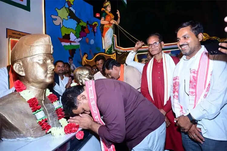 उप मुख्यमंत्री&nbsp;विजय शर्मा ने भारत माता की प्रतिमा एवं भव्य बलिदान स्मारक का किया लोकार्पण