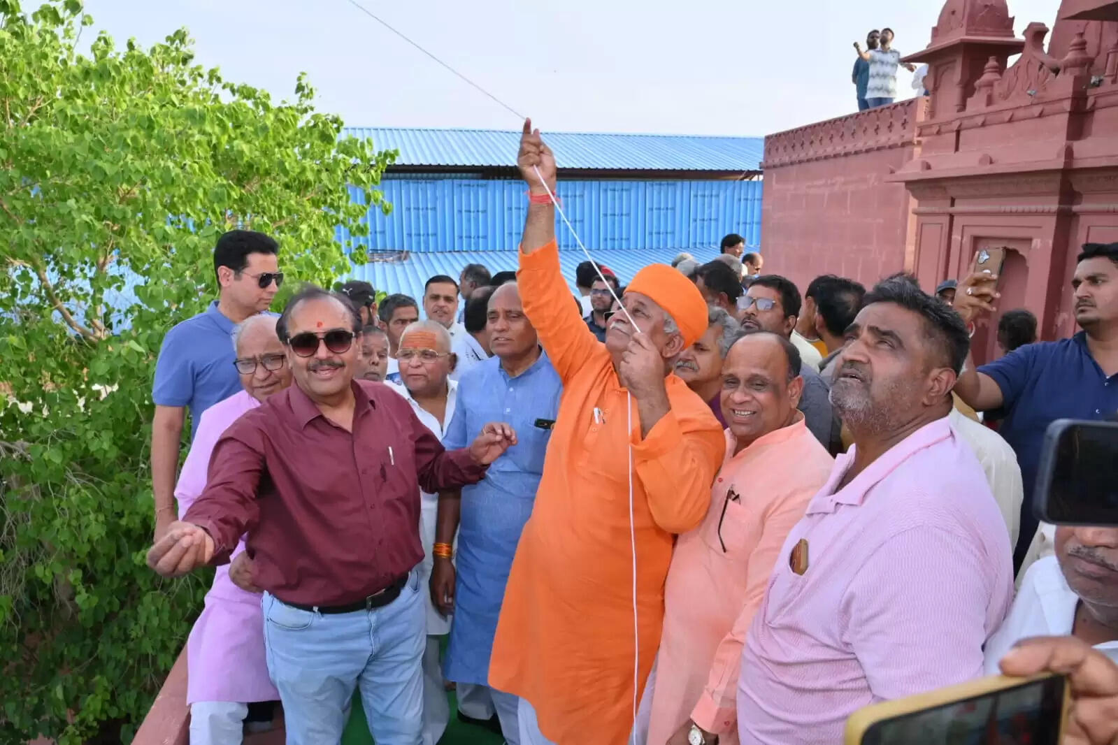 परंपरागत चंदा उड़ा कर बीकानेर नगर की खुशहाली की कामना