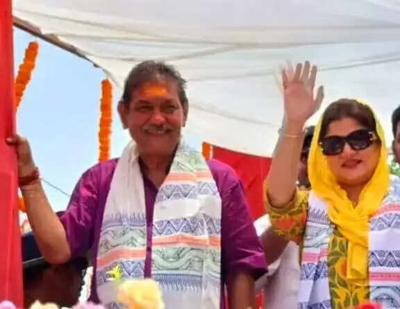 चुनाव 26 : टॉलीवुड अभिनेत्री श्राबंती चटर्जी ने पांडवेश्वर में तृणमूल के समर्थन में किया प्रचार