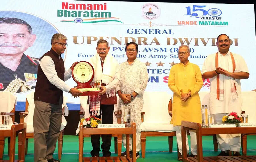 सैनिक वर्तमान भारत की रक्षा करता है, जबकि विद्यार्थी भविष्य के भारत का निर्माण करता है : जनरल उपेंद्र द्विवेदी