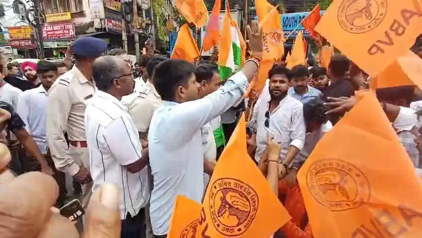 बीबी कॉलेज में छात्र पिटाई के विरोध में एबीवीपी का प्रदर्शन