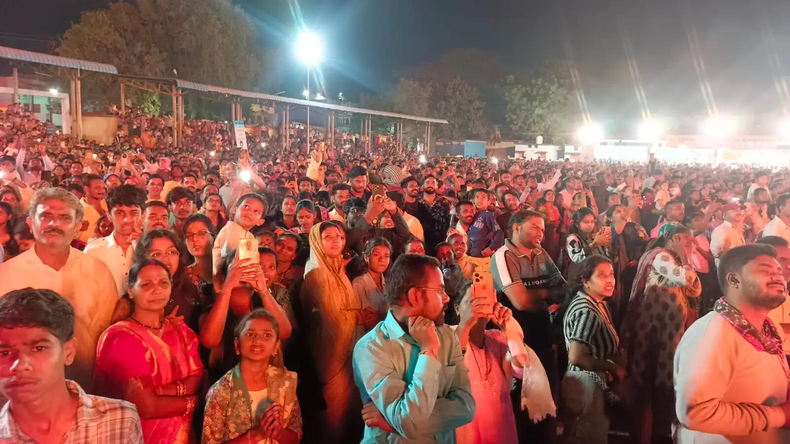 दशहरा में दिखा उत्साह, जला 45 फ़ीट का रावण