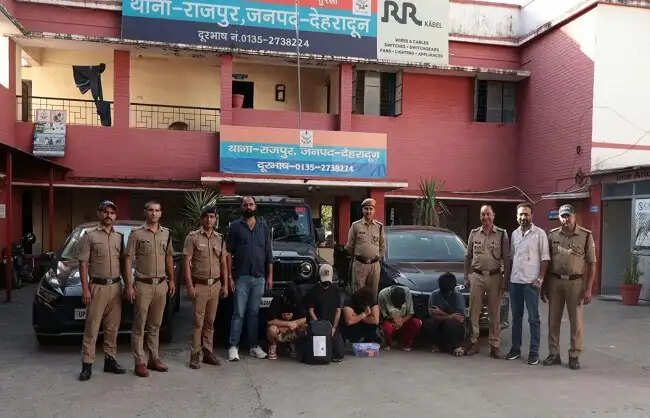 विदेशी नागरिकों से ठगी के आरोप में देहरादून से पांच गिरफ्तार