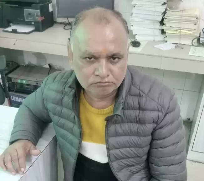 जमीन कब्जा दिलाने के नाम पर रिश्वत लेते लेखपाल गिरफ्तार