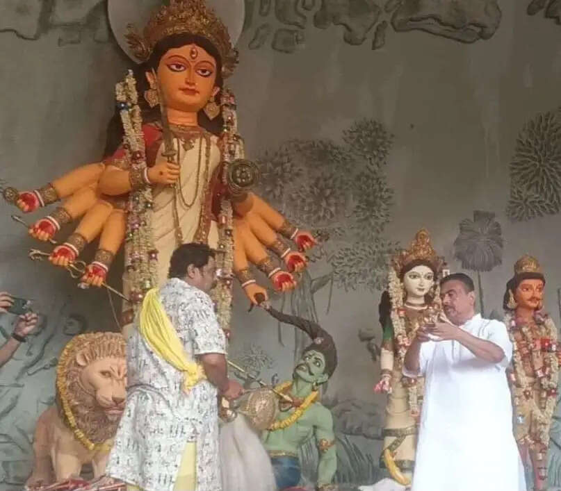शुभेंदु अधिकारी ने कम्युनिस्टों और कॉकरोचों से सावधान रहने की दी नसीहत, कहा- देश में बांग्लादेश जैसी अस्थिरता पैदा करना चाहते हैं