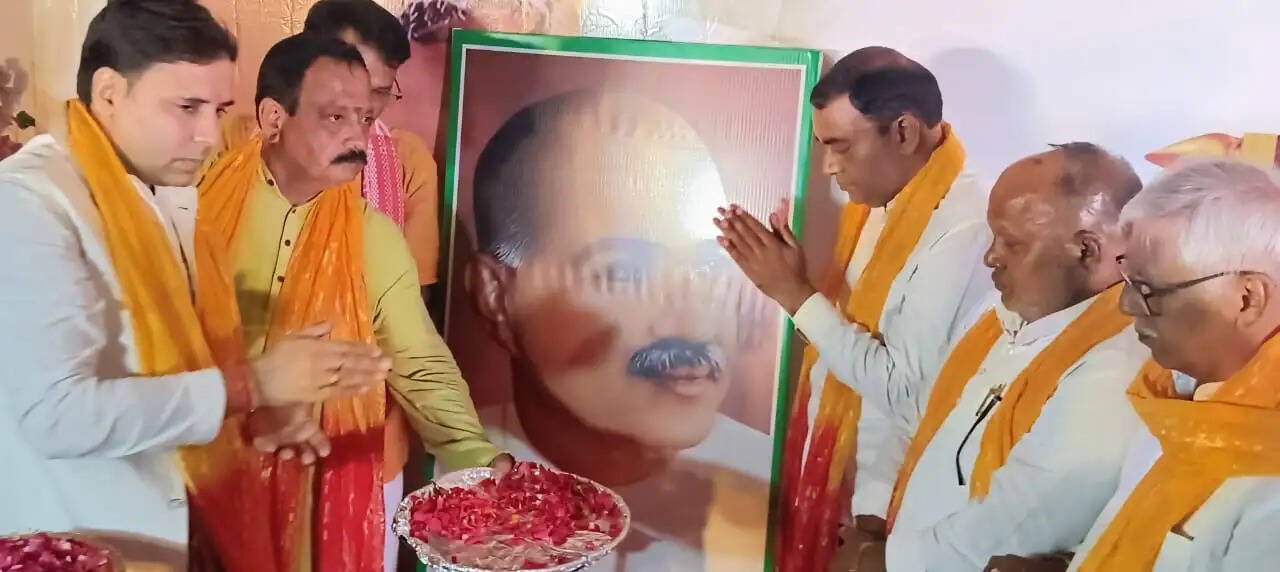 कजरी-लोकगीतों में गूंजा श्यामा प्रसाद का राष्ट्रभाव, नाट्य मंचन ने जीवंत किया संघर्ष और बलिदान