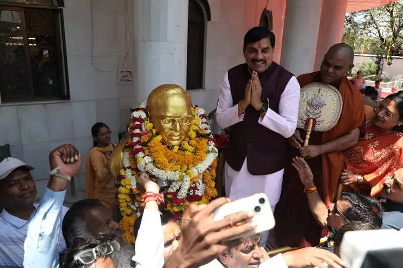 इंदौरः जन्मस्थली स्मारक पर पूर्ण आस्था, श्रद्धा एवं भव्यता के साथ मनाई गई डॉ. अम्बेड़कर की जयंती