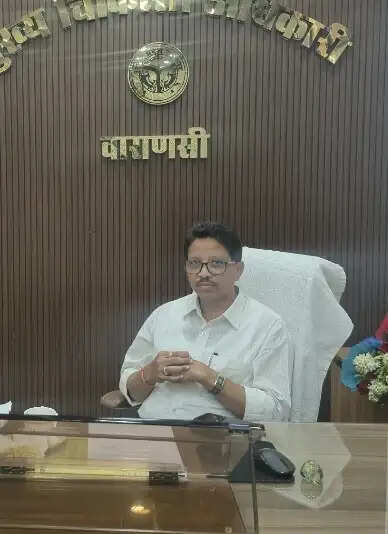वाराणसी में नव नियुक्त मुख्य चिकित्सा अधिकारी डॉ. मुकेश कुमार ने संभाला कार्यभार
